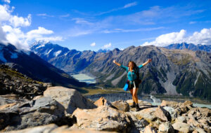 Being a confident solo hiker on the hike to Mueller Hut in New Zealand #solohiking #hikesolo #solohiker