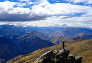 Solo Hiking: 25 Incredible Benefits of Hiking Alone #solohiking #hikingsolo #solohiker