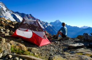 Camping alongside Mueller Hut with a view of Mount Cook #muellerhut #mountcooknationalpark